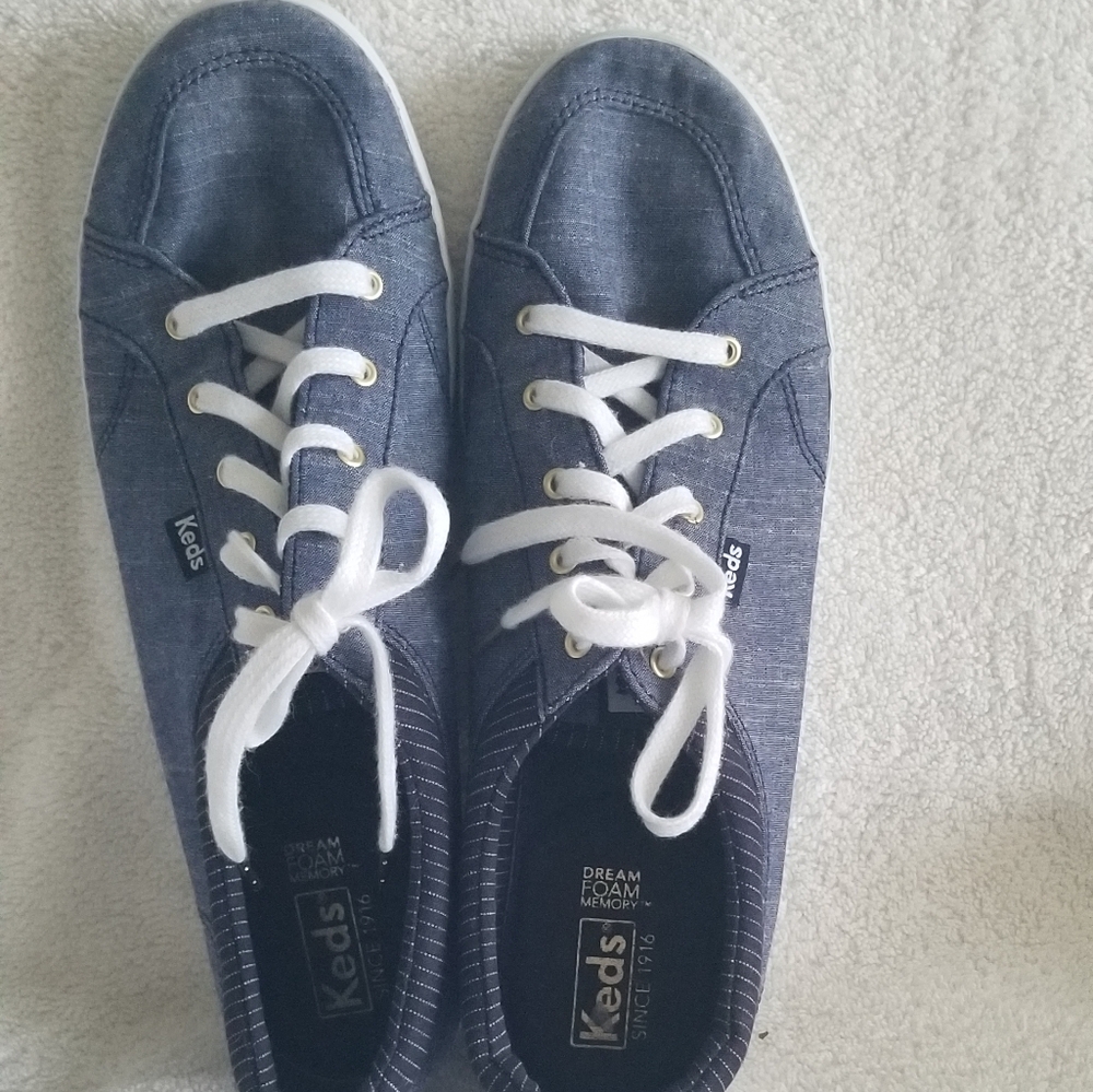 LEDs Women Size 11 Canvas Tie Sneakers